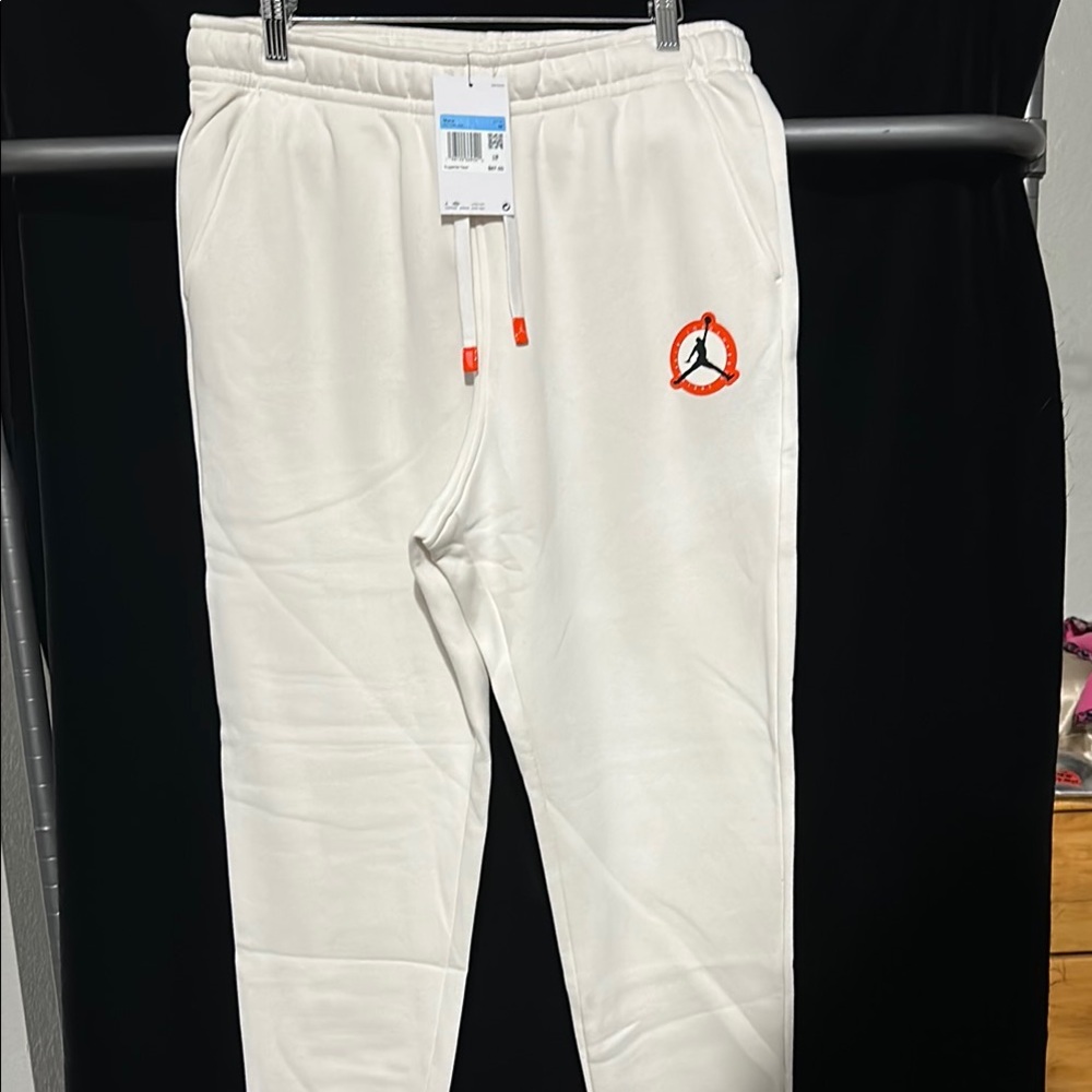 Jordan Flight MVP ‘Wheaties’ Fleece Pants in Phantom -
DV7596-030